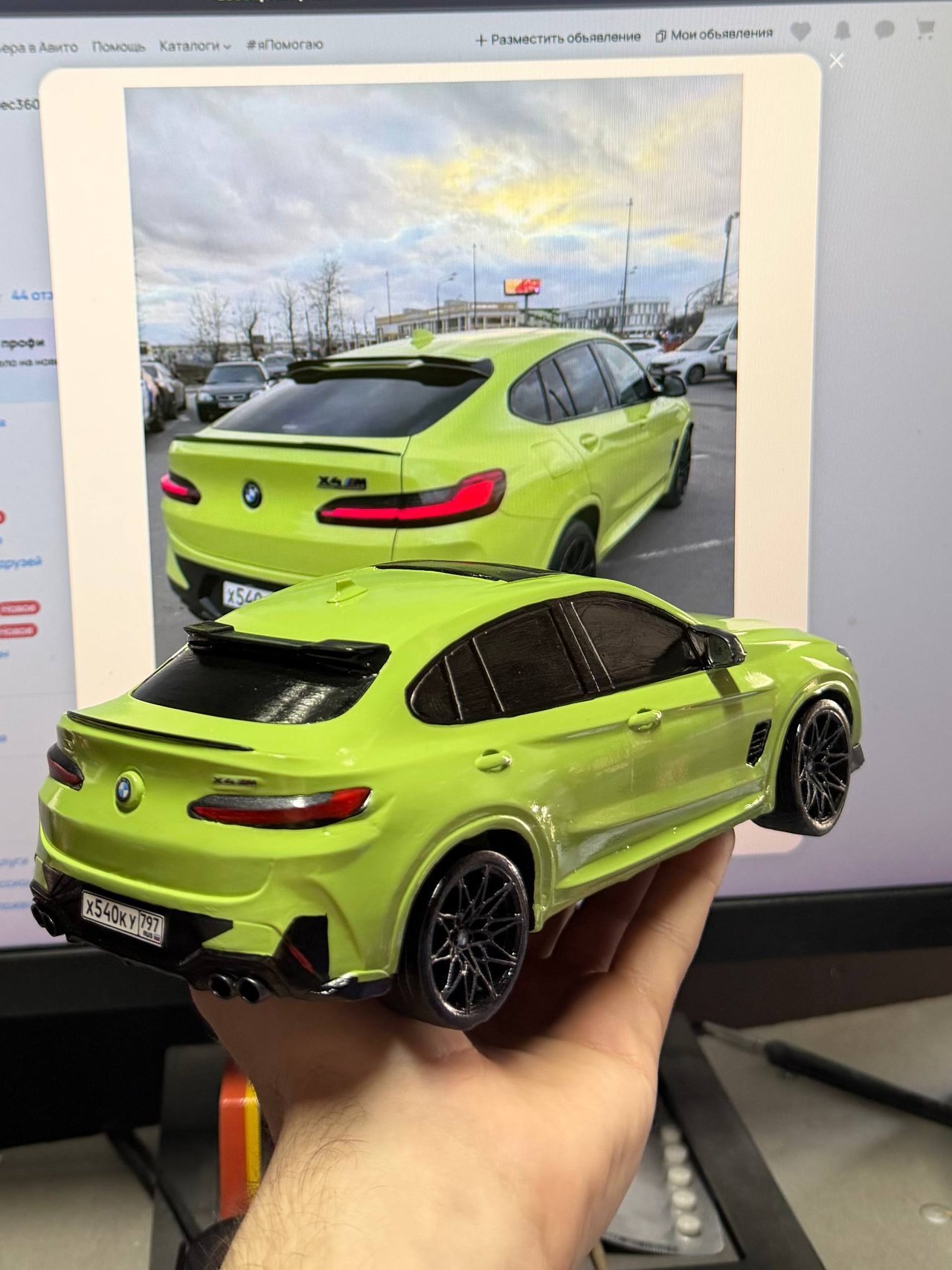 Готовая модель рядом с оригинальным автомобилем